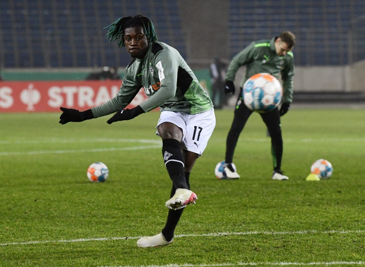 Liverpool make late move for Kone
